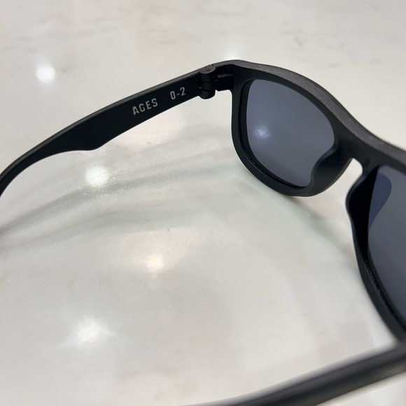 Babiators Aviators Ages 0-2 EUC - Picture 6 of 6